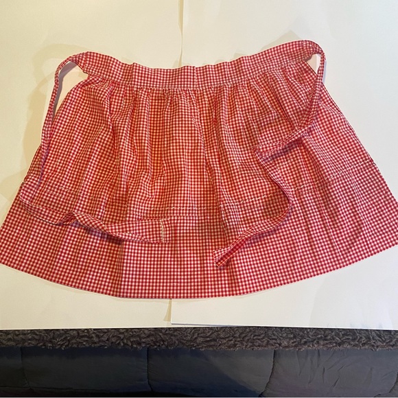 Beautiful handmade vintage apron with embroidery GUC, total length 76” lovely - Picture 4 of 4